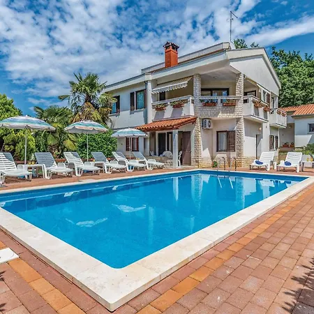 2 Bedroom Amazing In Porec
