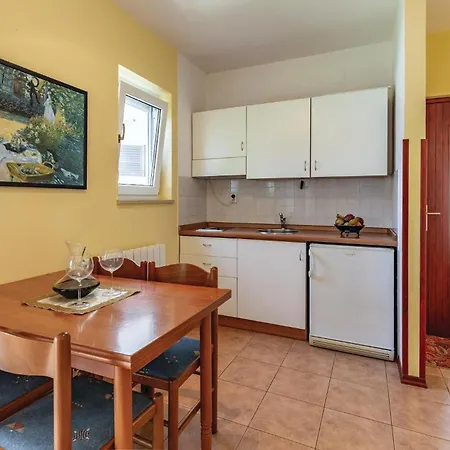 2 Bedroom Amazing In Holiday home *