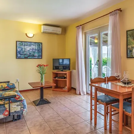 2 Bedroom Amazing In Holiday home
