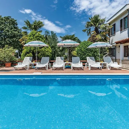 2 Bedroom Amazing In Porec