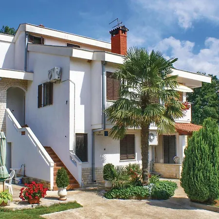 2 Bedroom Amazing In Porec